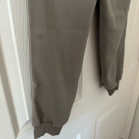 Grey Lululemon joggers size 6 - Picture 3 of 4